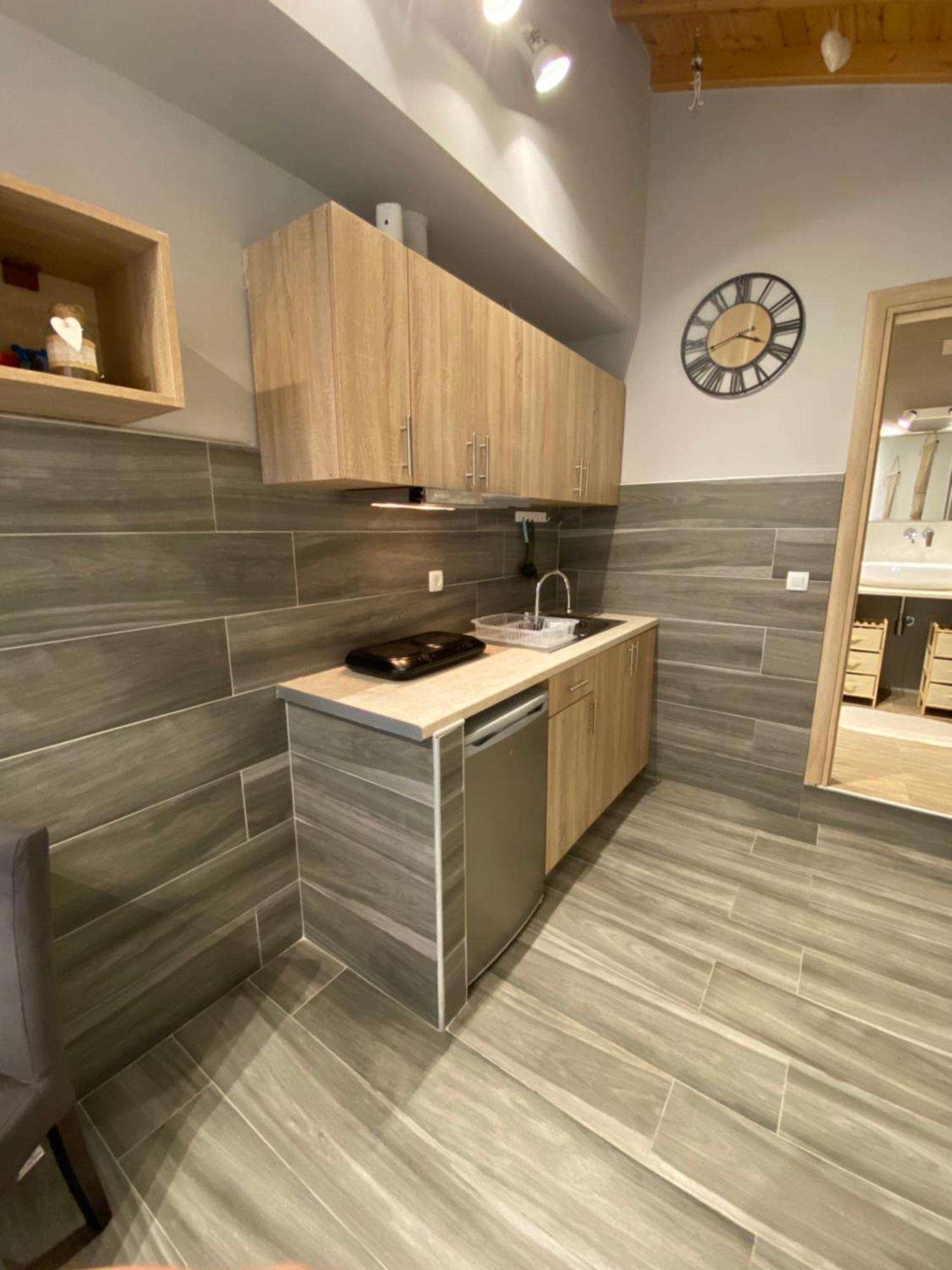 Home Apartments *